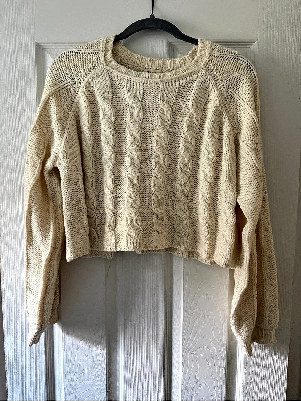 POL Cable Knit Cropped Sweater in Cream Size Small Like New